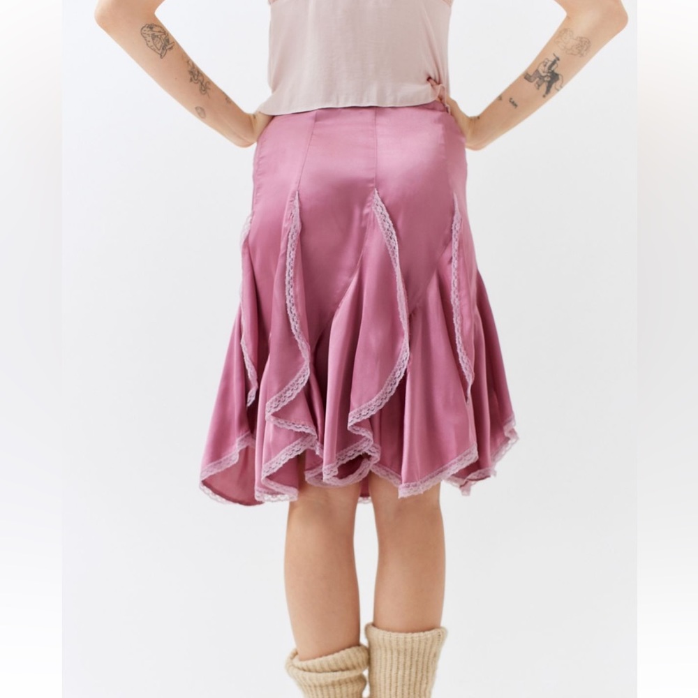 NWT Urban Outfitters Cassie Satin & Lace Ruffle Midi Skirt Mauve - Picture 3 of 8
